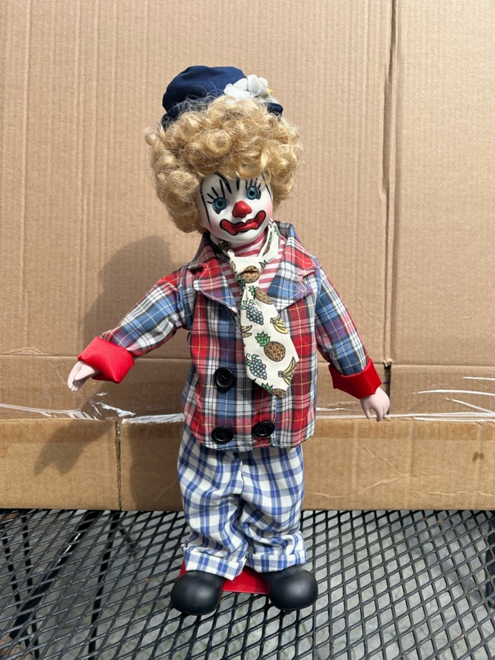 Vintage 1990 Brinn’s Collectible Edition Porcelain Clown Doll w/ Stand & Tag